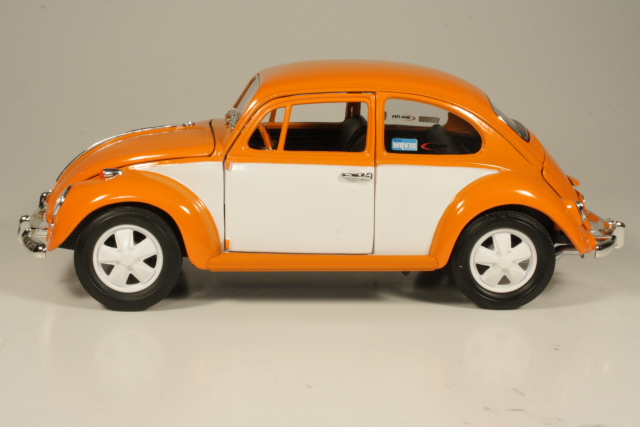 VW Beetle with the Fuchs wheels 1967, orange/white