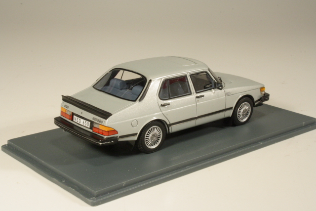 Saab 900 Turbo 4d 1982, hopea - Sulje napsauttamalla kuva