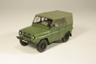 UAZ 469B, dark green