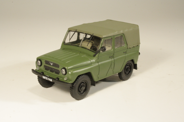 UAZ 469B, dark green - Click Image to Close