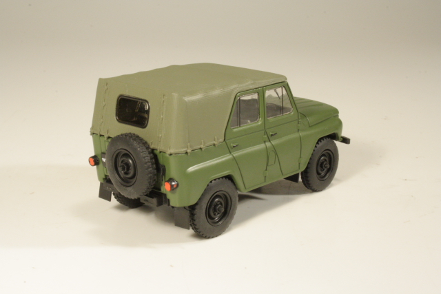 UAZ 469B, dark green