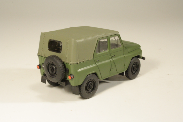 UAZ 469B, dark green - Click Image to Close