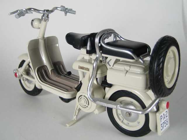 Lambretta 125D 2-seater - Sulje napsauttamalla kuva