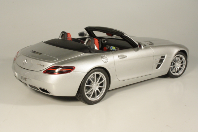 Mercedes SLS AMG Roadster (R197) 2011, hopea - Sulje napsauttamalla kuva