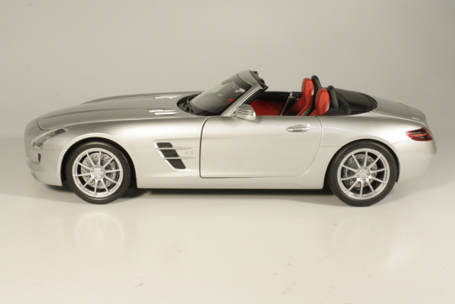 Mercedes SLS AMG Roadster (R197) 2011, hopea - Sulje napsauttamalla kuva