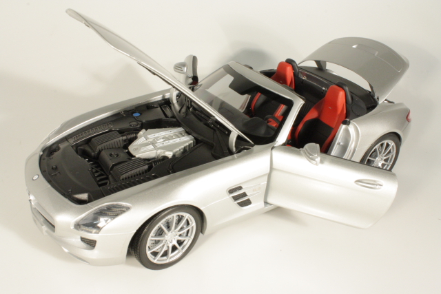 Mercedes SLS AMG Roadster (R197) 2011, hopea - Sulje napsauttamalla kuva