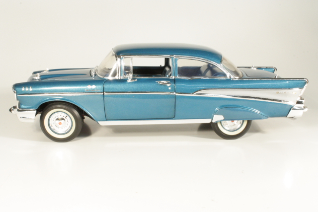 Chevrolet Bel Air 1957, sininen