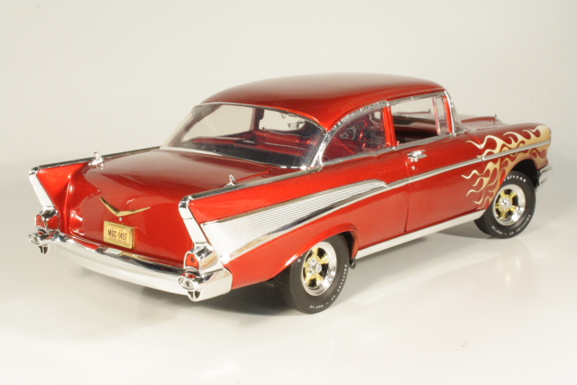 Chevrolet Bel Air 1957, punainen/liekkikuvio - Sulje napsauttamalla kuva