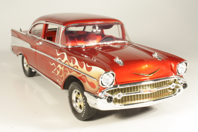 Chevrolet Bel Air 1957, punainen/liekkikuvio