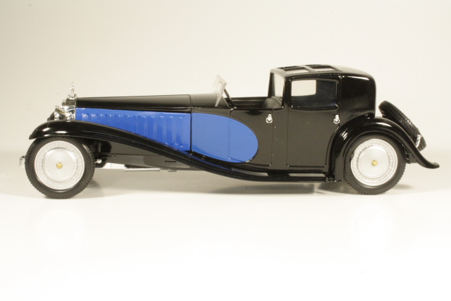 Bugatti Royale 1930, musta/sininen - Sulje napsauttamalla kuva