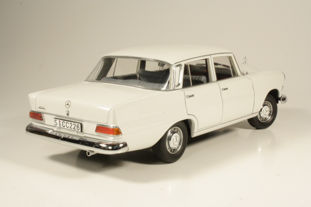 Mercedes 200 Limousine (w110) 1966, valkoinen - Sulje napsauttamalla kuva