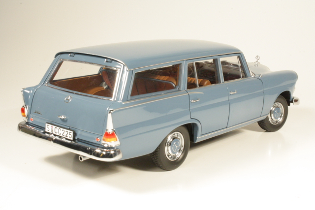Mercedes 200 Universal (w110) 1968, blue