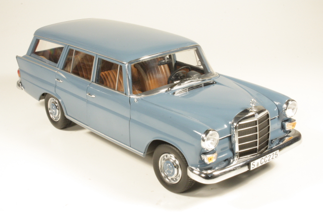 Mercedes 200 Universal (w110) 1968, blue