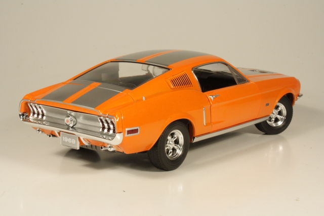 Ford Mustang GT Fastback 1967, orange