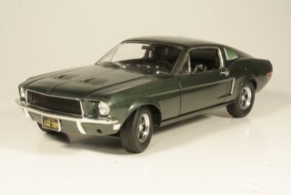 Ford Mustang GT Fastback 1968, tummanvihreä