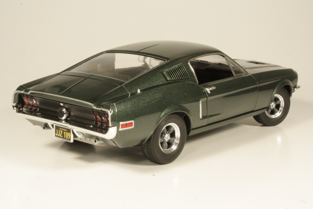 Ford Mustang GT Fastback 1968, tummanvihreä