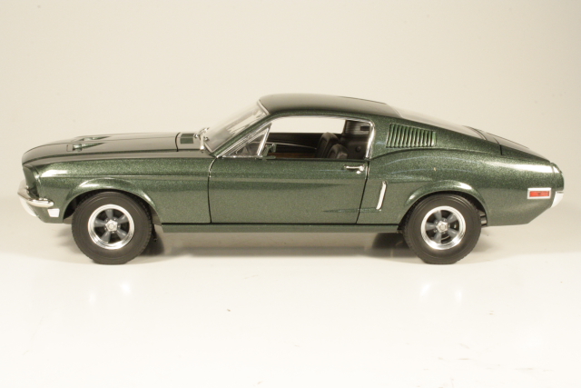 Ford Mustang GT Fastback 1968, tummanvihreä - Sulje napsauttamalla kuva