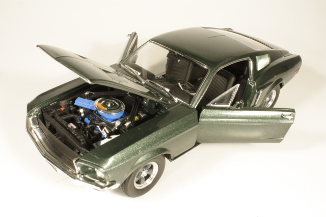 Ford Mustang GT Fastback 1968, tummanvihreä