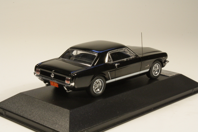 Ford Mustang 1965, musta