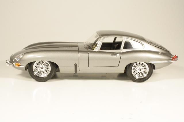 Jaguar E-Type Coupe 1961, grey