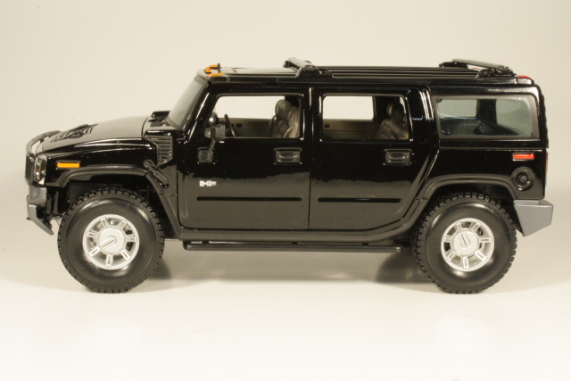 Hummer H2 2003 SUV, musta