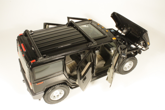 Hummer H2 2003 SUV, musta