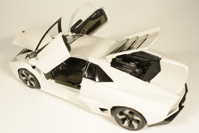 Lamborghini Reventon, white