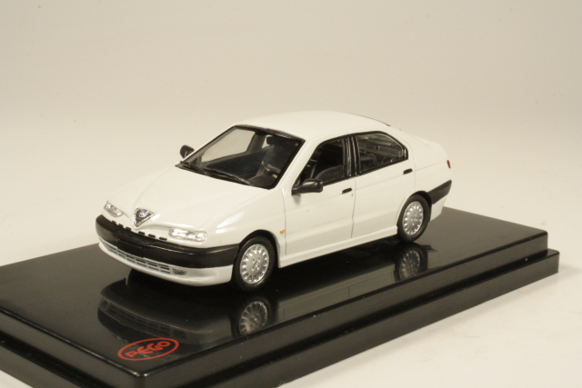 Alfa Romeo 146, valkoinen
