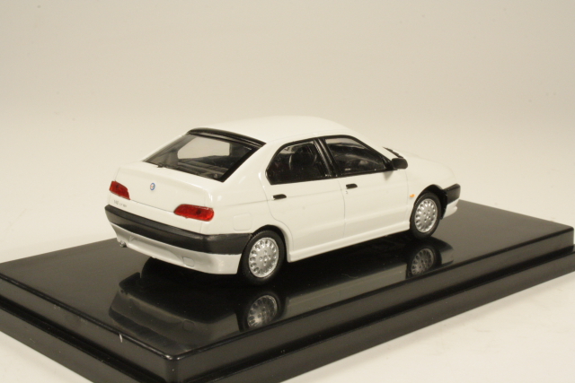Alfa Romeo 146, valkoinen