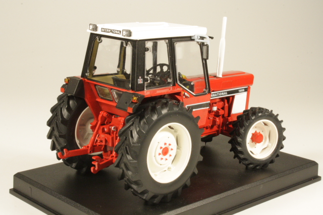 International 1055 1979, red