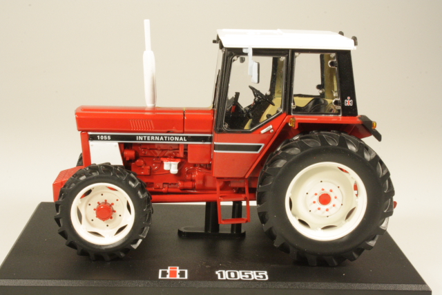 International 1055 1979, red