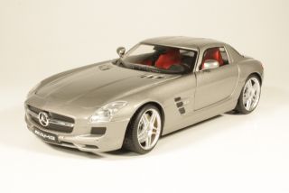 Mercedes SLS AMG 2011, hopea - Sulje napsauttamalla kuva