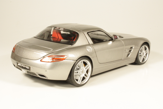Mercedes SLS AMG 2011, silver