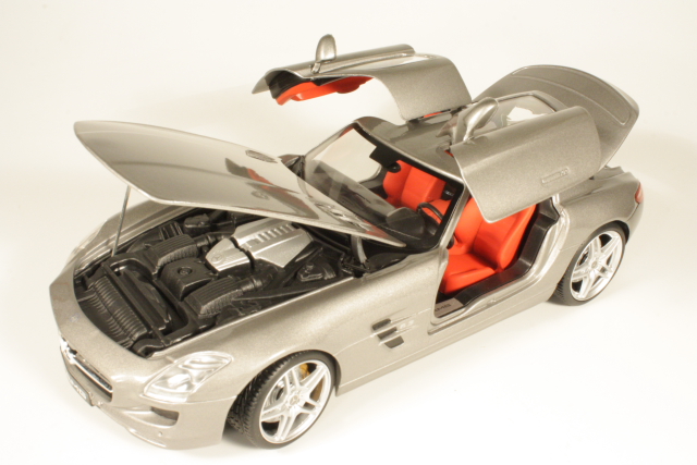 Mercedes SLS AMG 2011, silver