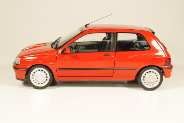 Renault Clio 16S 1991, punainen - Sulje napsauttamalla kuva