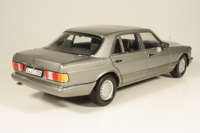 Mercedes 560SEL (w126) 1985, harmaa