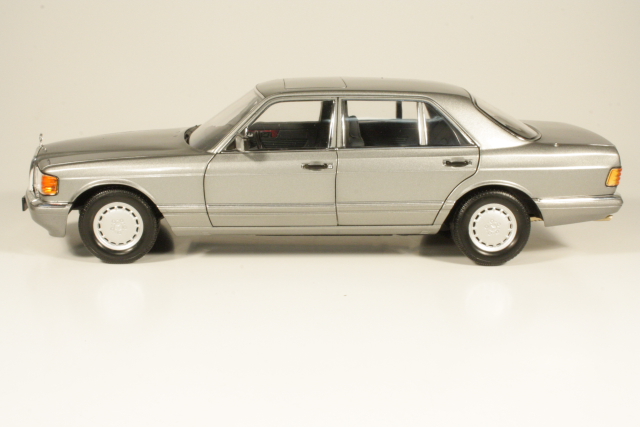 Mercedes 560SEL (w126) 1985, harmaa