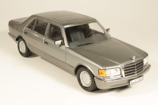 Mercedes 560SEL (w126) 1985, harmaa