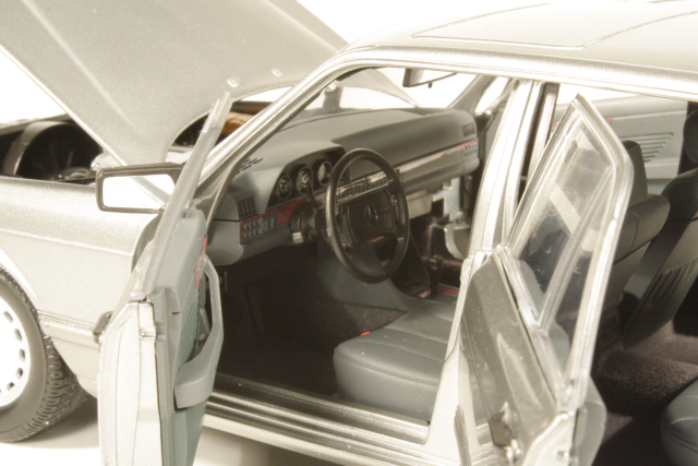 Mercedes 560SEL (w126) 1985, harmaa