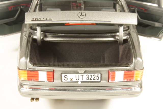 Mercedes 560SEL (w126) 1985, harmaa