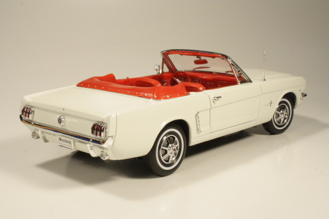 Ford Mustang Convertible 1964, valkoinen - Sulje napsauttamalla kuva