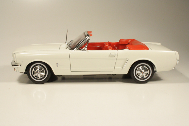 Ford Mustang Convertible 1964, valkoinen - Sulje napsauttamalla kuva