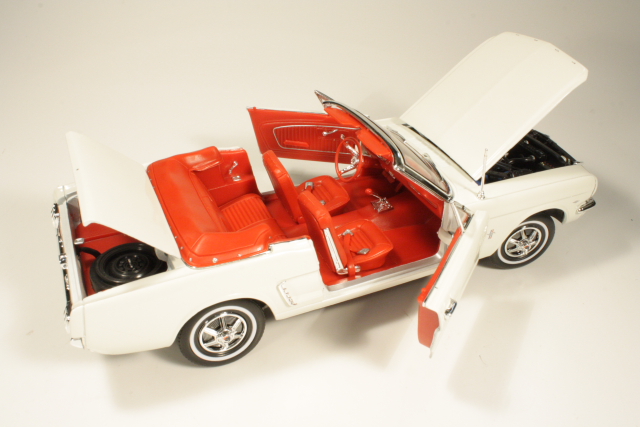 Ford Mustang Convertible 1964, valkoinen
