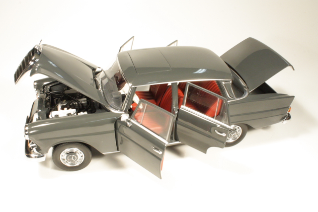 Mercedes 200 Limousine (w110) 1966, tummanharmaa