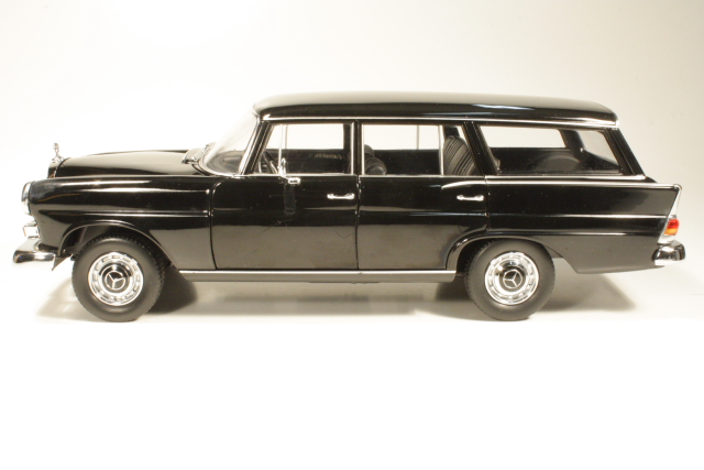 Mercedes 200 Universal (w110) 1968, black