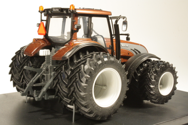 Valtra T213 2011, chocolate "8 wheels"