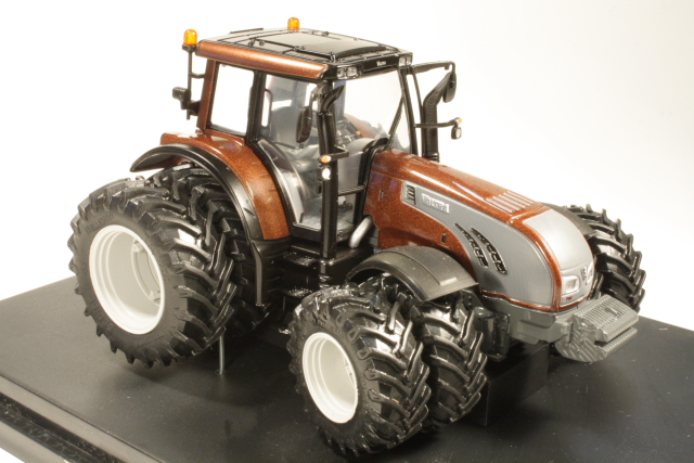 Valtra T213 2011, suklaanruskea "Paripyörät" - Sulje napsauttamalla kuva