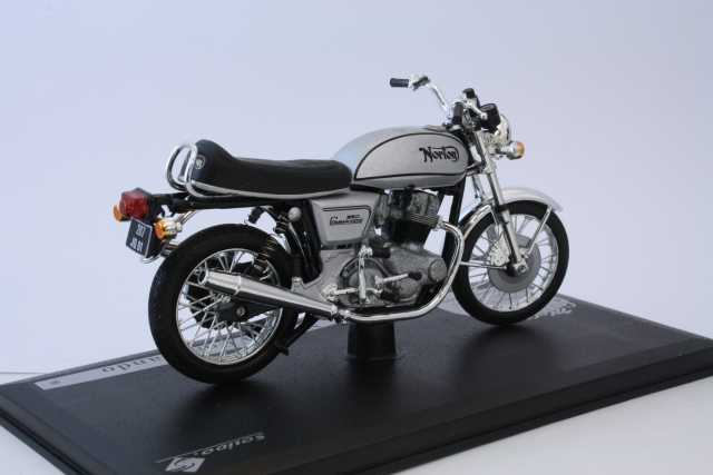 Norton 850 Commando, silver