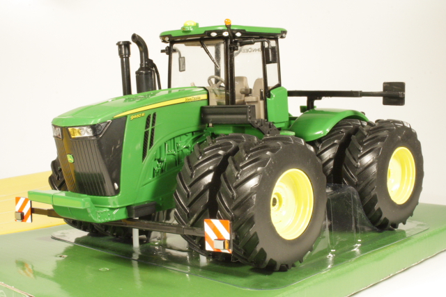 John Deere 9460R, green