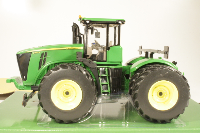 John Deere 9460R, green